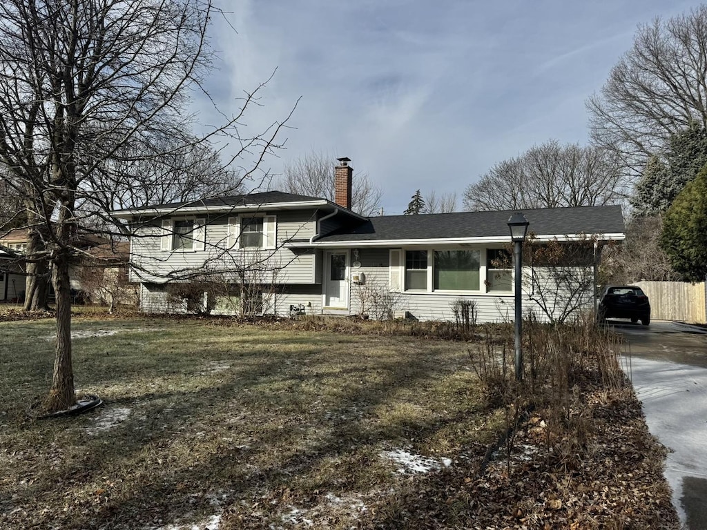 tri-level home with a front lawn