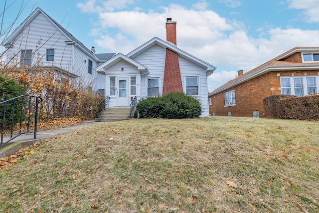 view of front facade featuring a front yard