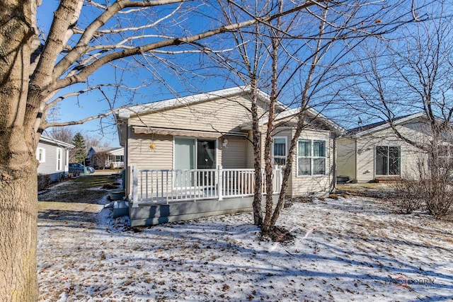 view of front of property