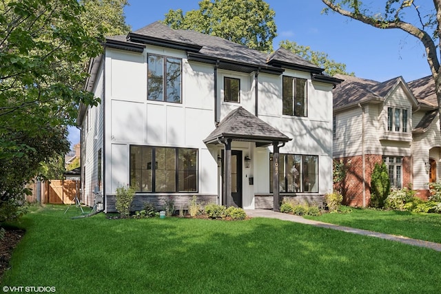 view of front of house with a front lawn