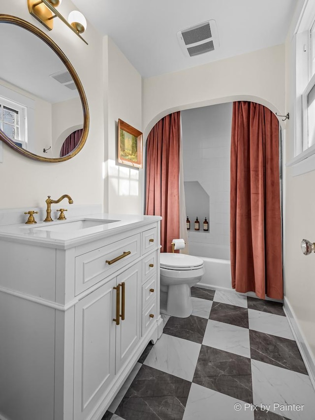 full bathroom featuring a wealth of natural light, toilet, and shower / tub combo with curtain