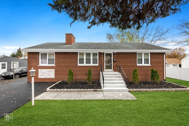 view of front facade with a front yard