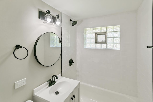 bathroom with vanity and tiled shower / bath