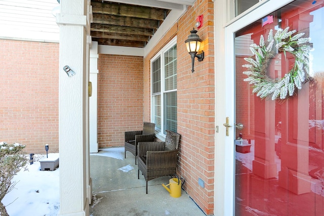 property entrance featuring covered porch