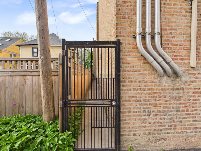 6750 N Greenview Ave Unit G, Chicago, IL 60626 - gate featuring fence