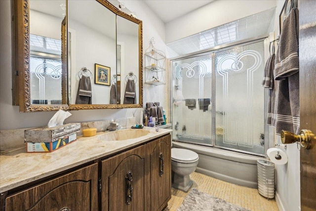 full bathroom with bath / shower combo with glass door, toilet, vanity, and a wealth of natural light