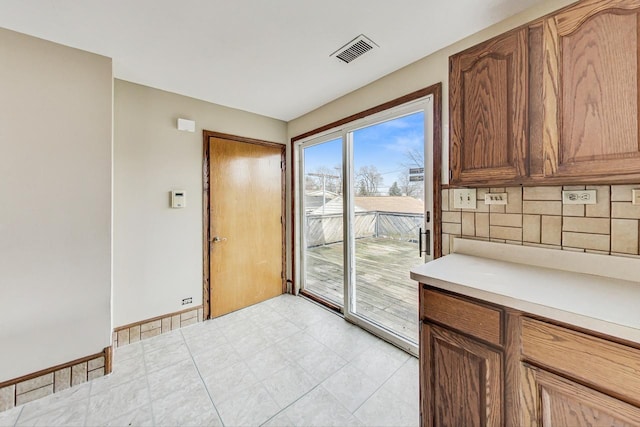 kitchen with decorative backsplash