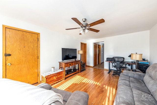 living room with hardwood / wood-style flooring and ceiling fan