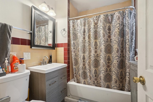 full bathroom with decorative backsplash, vanity, shower / tub combo, and toilet