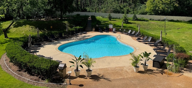 view of swimming pool with a patio and a lawn