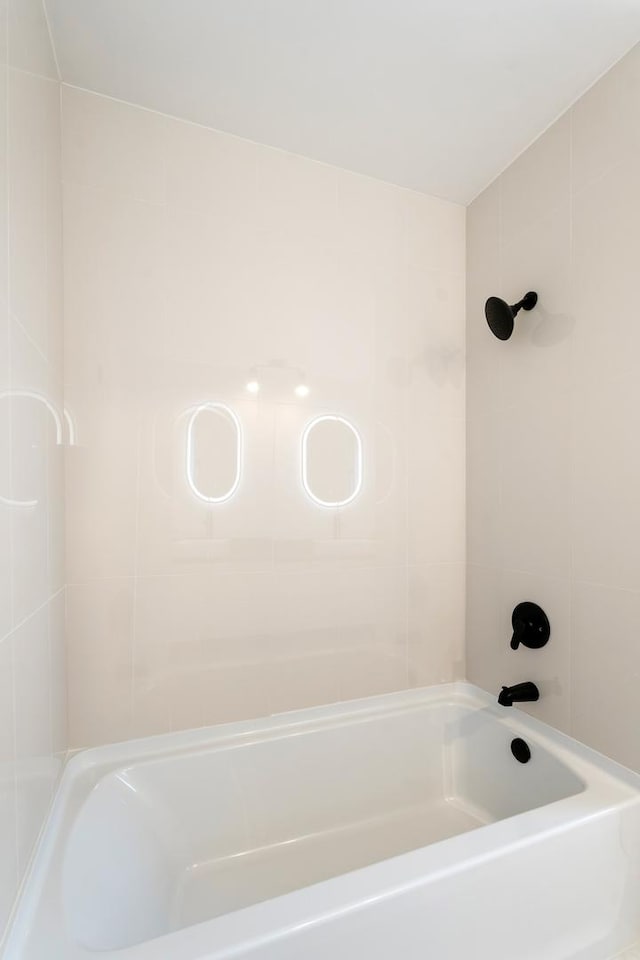 bathroom featuring shower / washtub combination