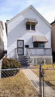 view of front of house featuring a fenced front yard and a gate