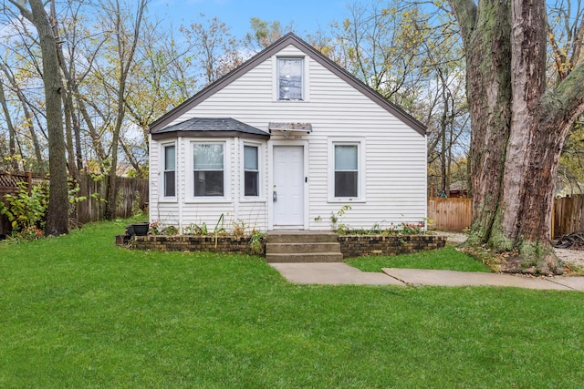 view of front facade with a front yard