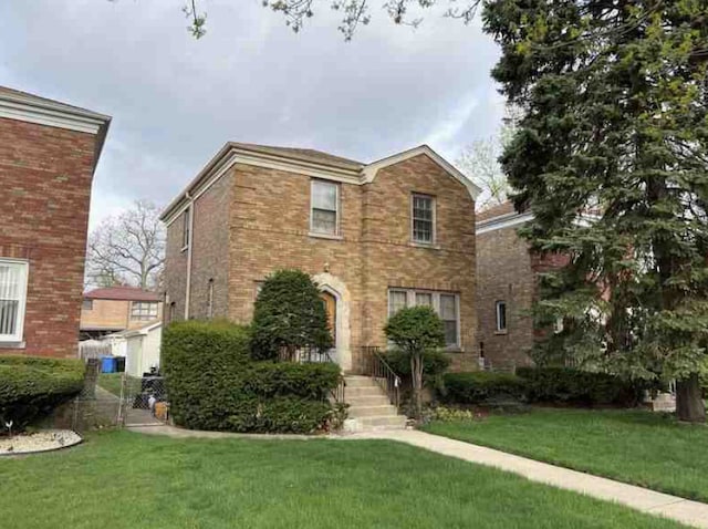 view of front of house featuring a front yard