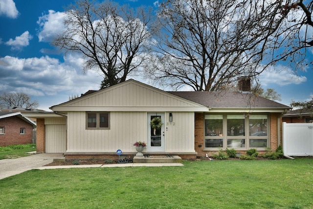 view of front of property with a front yard