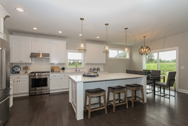 kitchen featuring sink, hanging light fixtures, a center island, and high quality appliances