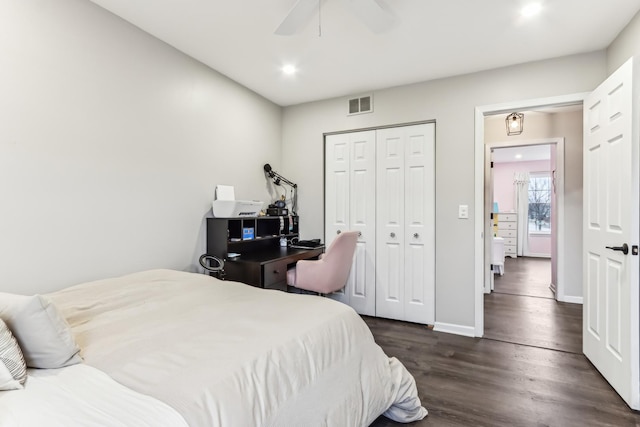 bedroom featuring ceiling fan, dark hardwood / wood-style floors, and a closet