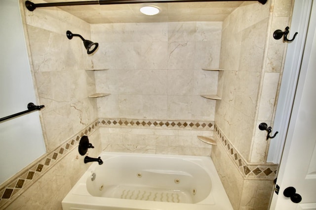 bathroom with tiled shower / bath combo