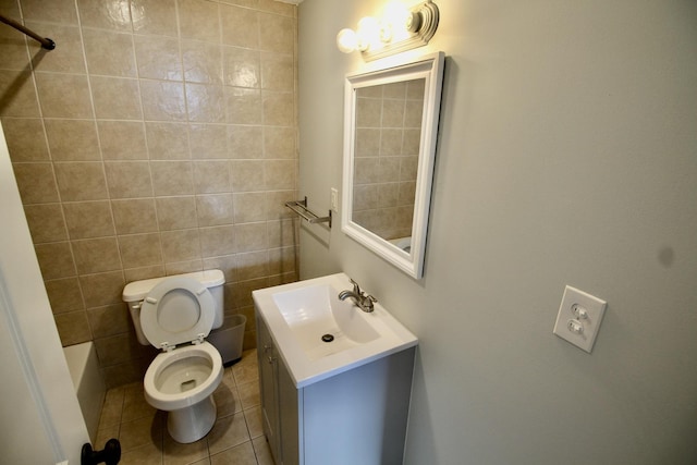 full bathroom featuring vanity, bathtub / shower combination, tile patterned floors, and toilet