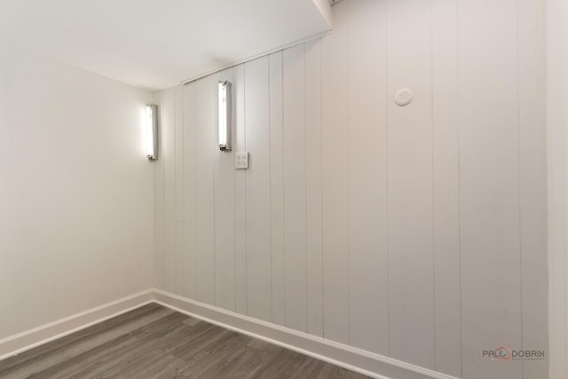 1712 Shawnee Trl, Northbrook, IL 60062 - below grade area with baseboards and dark wood-type flooring