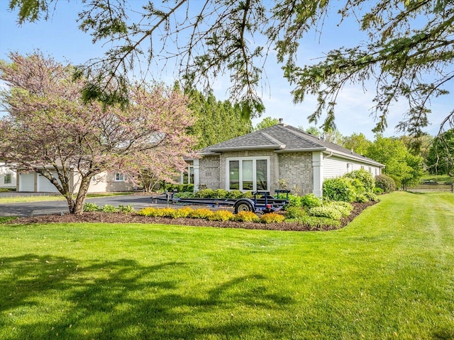223 Lake Summerset Rd, Davis, IL 61019 - view of front facade with a front lawn
