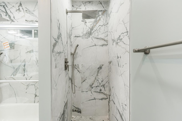 bathroom featuring a tile shower