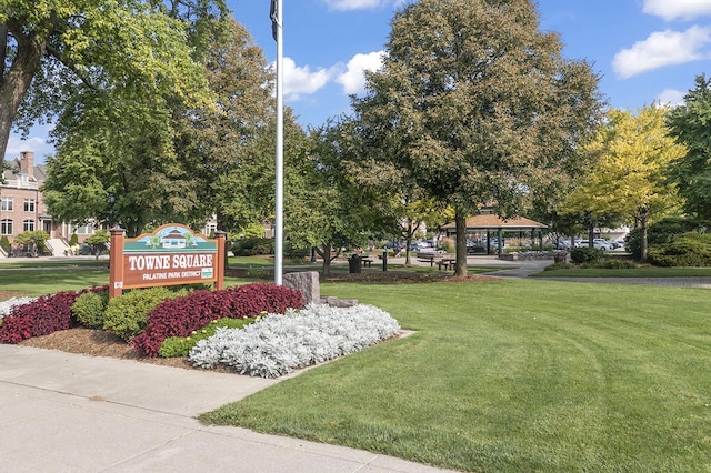 view of home's community featuring a lawn