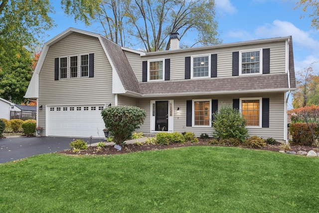 view of front of property featuring a front lawn and a garage