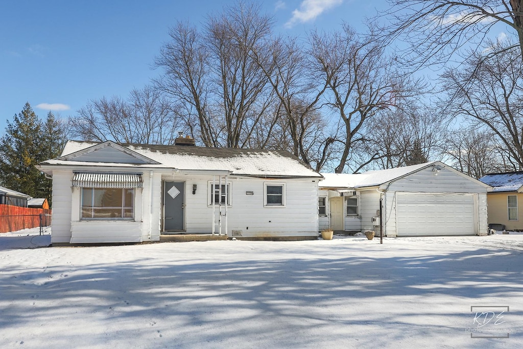 view of front of property featuring a garage