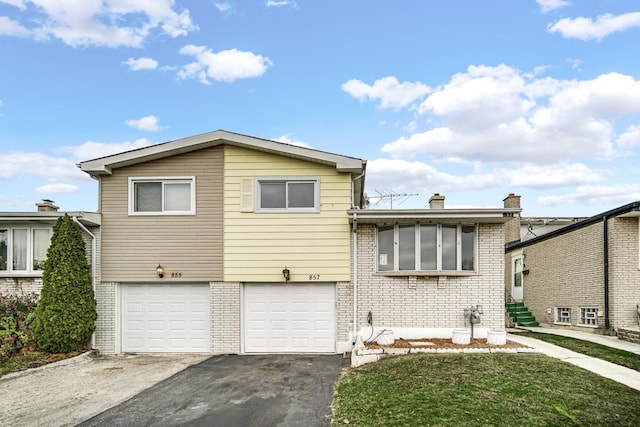 view of front facade featuring a garage