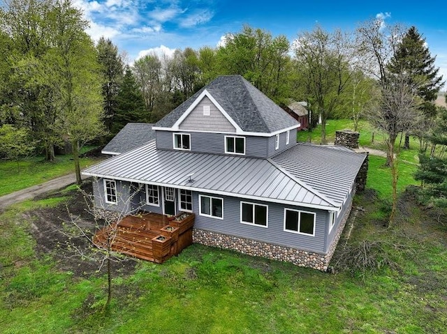 back of house featuring a lawn