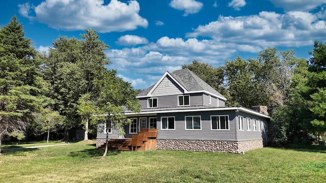 back of house featuring a yard