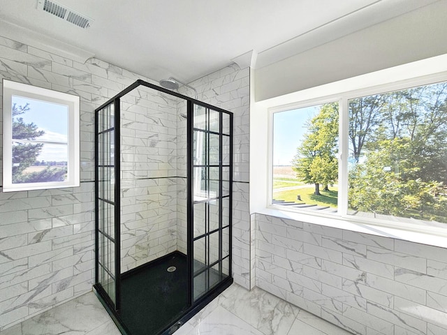 bathroom featuring a tile shower