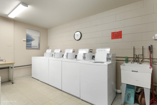 laundry room featuring sink and independent washer and dryer