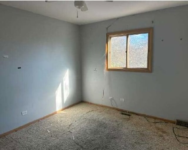 empty room with carpet and ceiling fan