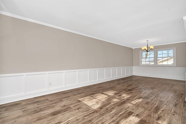 unfurnished room featuring ornamental molding, an inviting chandelier, and dark hardwood / wood-style floors