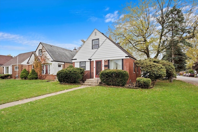 view of front of property with a front yard