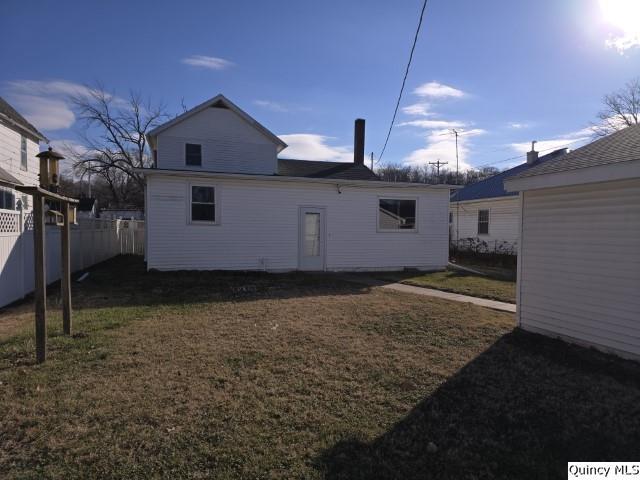 back of house featuring a yard