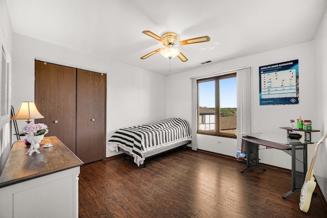 bedroom with ceiling fan, a closet, and dark hardwood / wood-style floors