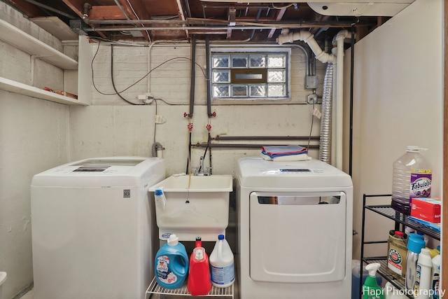 washroom with washing machine and dryer