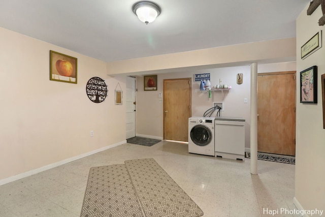 clothes washing area with washer / clothes dryer