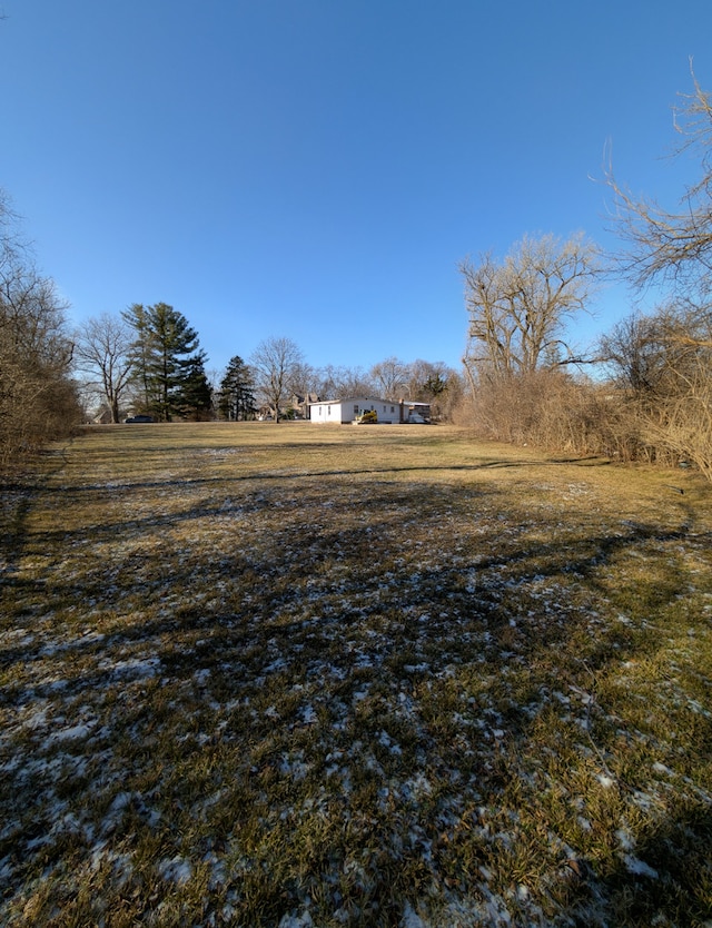 view of yard featuring a rural view