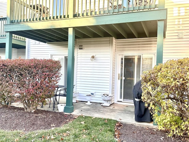 property entrance with a balcony