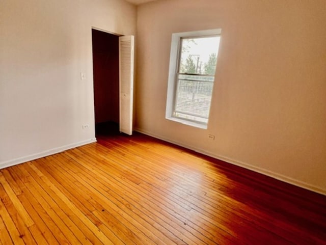 6945 S Dorchester Ave Unit 2S, Chicago, IL 60637 - empty room featuring light wood-style flooring and baseboards