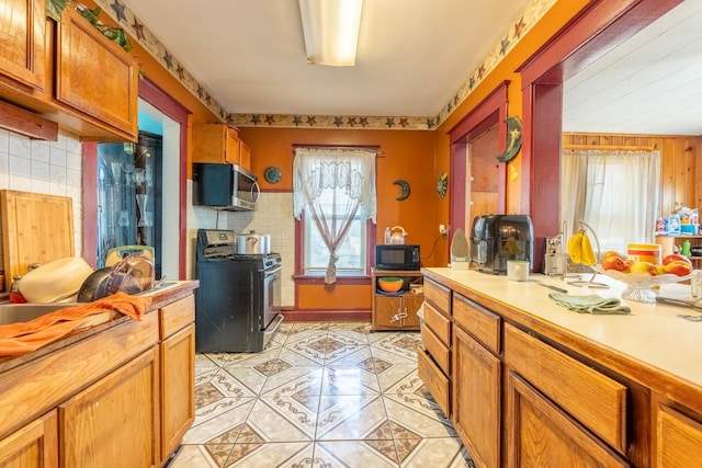 kitchen featuring decorative backsplash and appliances with stainless steel finishes