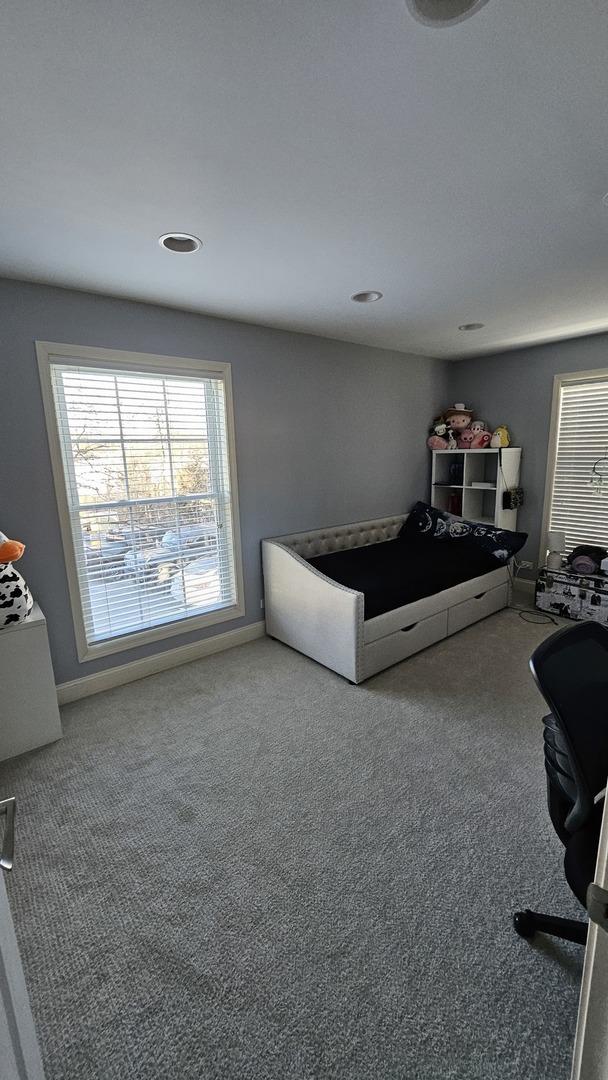 bedroom featuring carpet floors