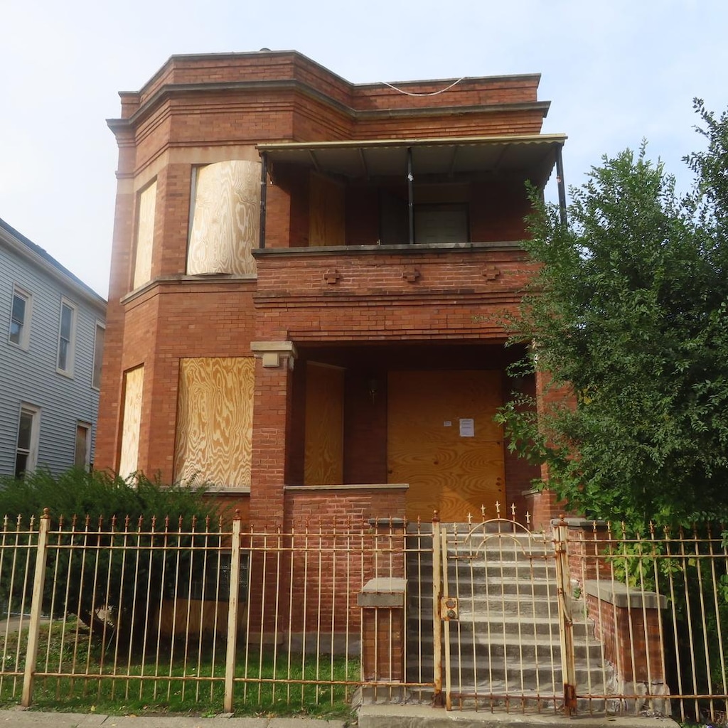 view of front facade