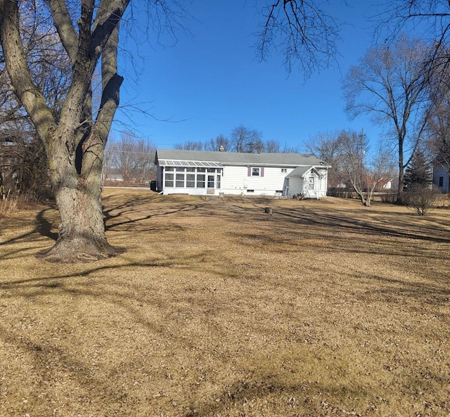 exterior space featuring a front yard