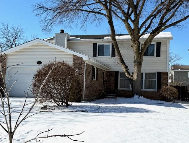 view of front property featuring a garage