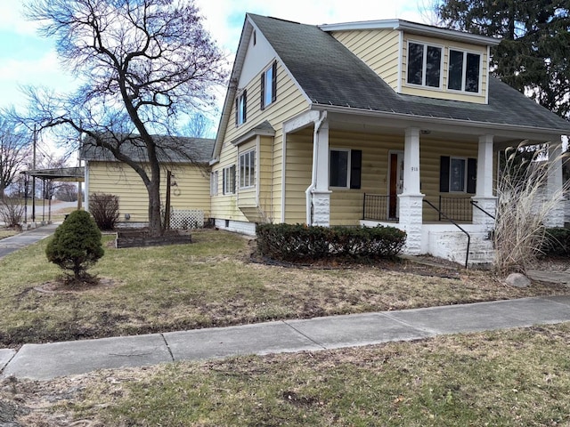 view of front facade featuring a porch and a front lawn